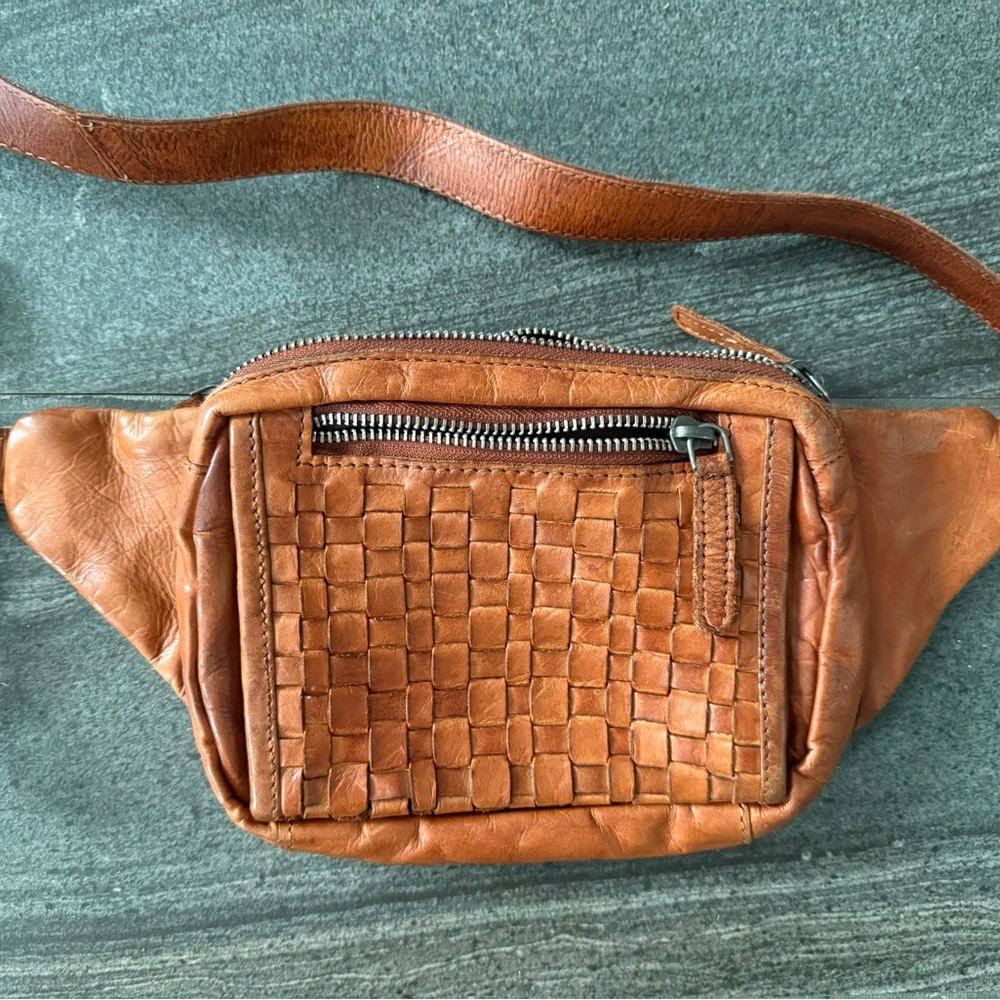 Leather “Vilenca Holland” crossbody